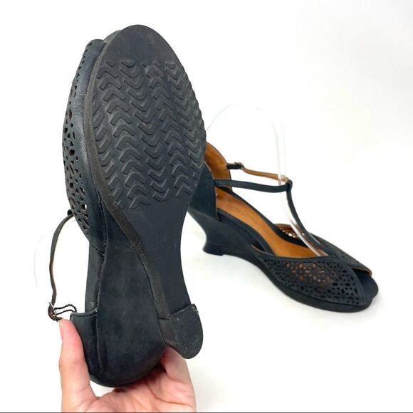 GENTLE Souls Hour Of Laser Cutout Peep Toe Sculptured Wedge Sandals Size 8.5 - Picture 9 of 11